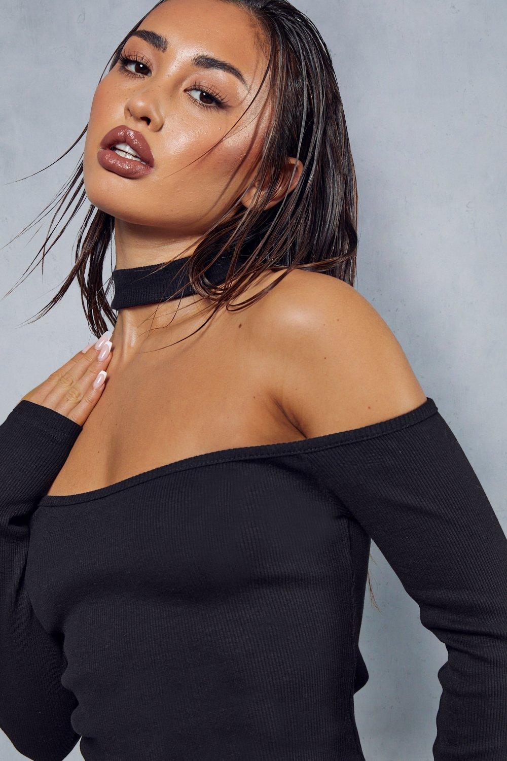 Off shoulder on sale top with choker