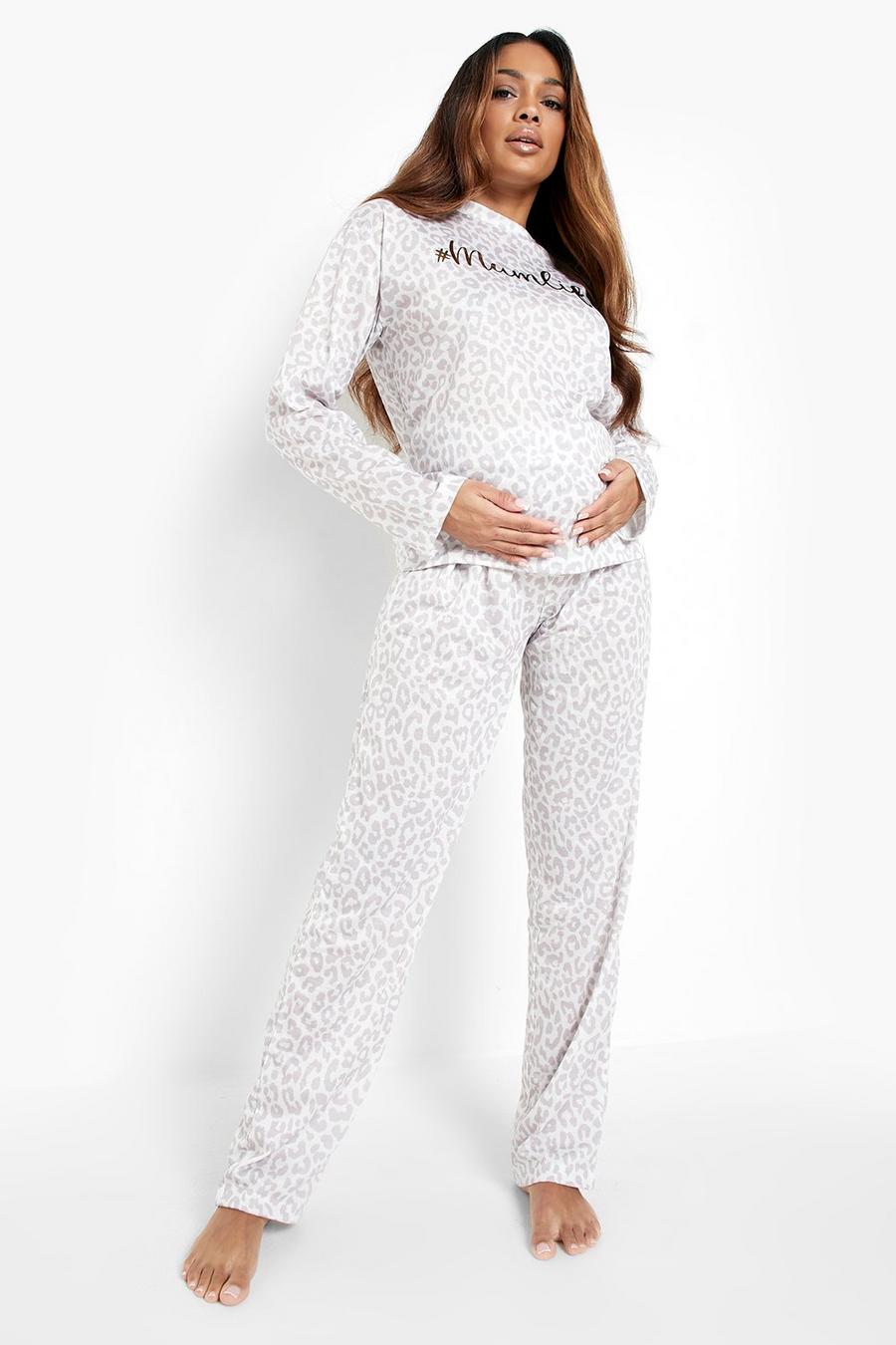 Umstandsmode Pyjama-Set mit Mum-Life Slogan in Leopardenprint, Brown