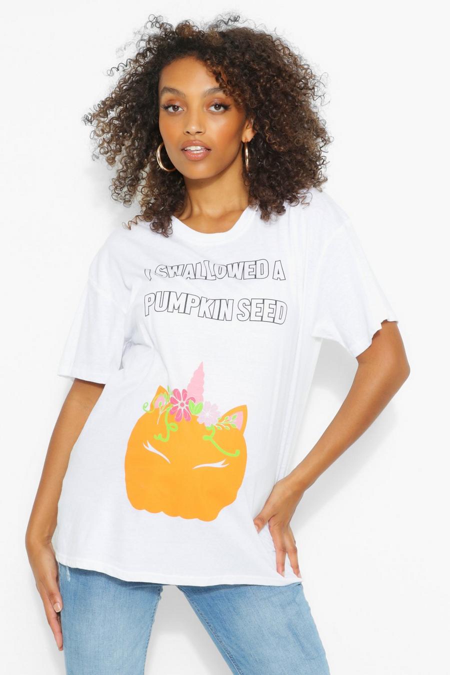 Umstands-T-Shirt mit „I Swallowed A Pumpkin Seed“-Slogan image number 1