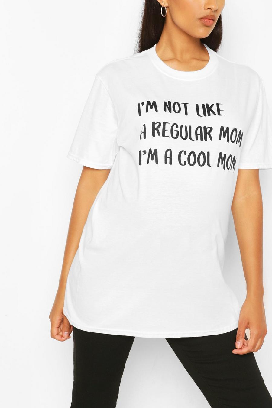 T-shirt premaman con scritta “Not a regular mom” image number 1