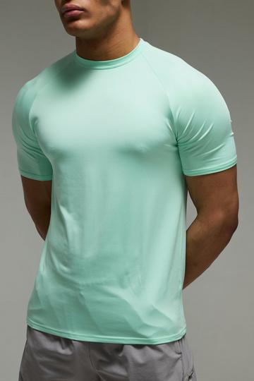 Man Active Dun Regular Fit Essentials Raglan T-Shirt light green