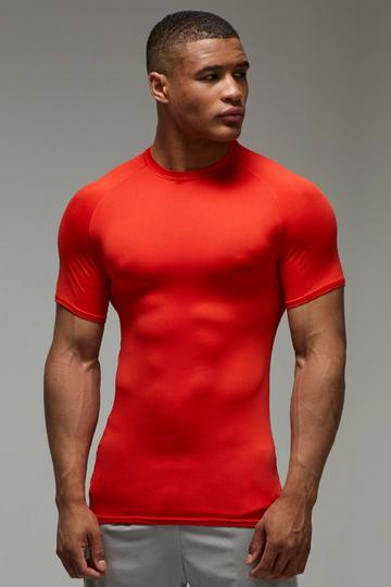 Man Active Dun Muscle Fit Essentials Raglan T-Shirt red