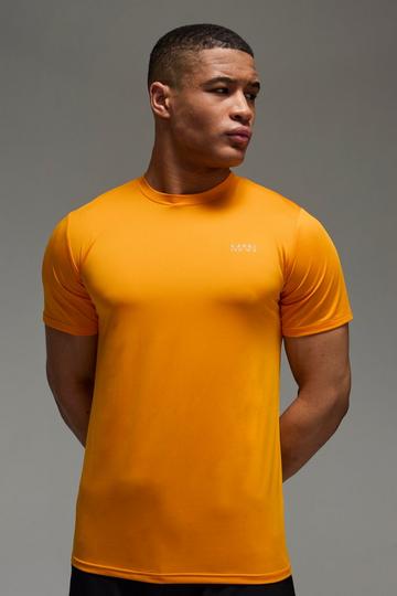 Man Active Regular Fit Performance T-shirt orange