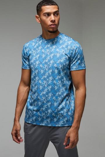 Man Active Geo Camo Performance Regular Fit T-shirt blue