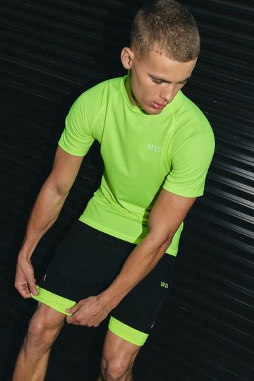 Man Active Hybrid Muscle Fit Mesh T-Shirt yellow