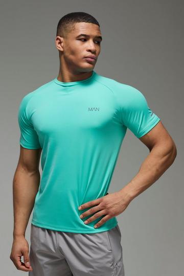 Man Active Raglan Regular Fit T-Shirt light green