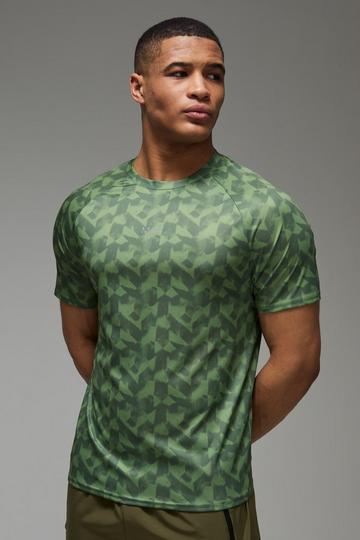 Man Active Abstract Print Regular Fit Performance T-shirt khaki