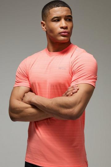 Man Active Engineered Performance Regular Fit T-shirt neon-coral