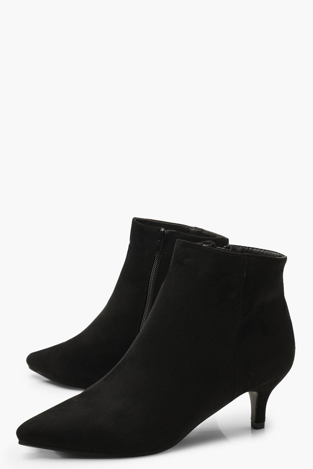 Spitz zulaufende Ankle Boots mit Kitten Absatz