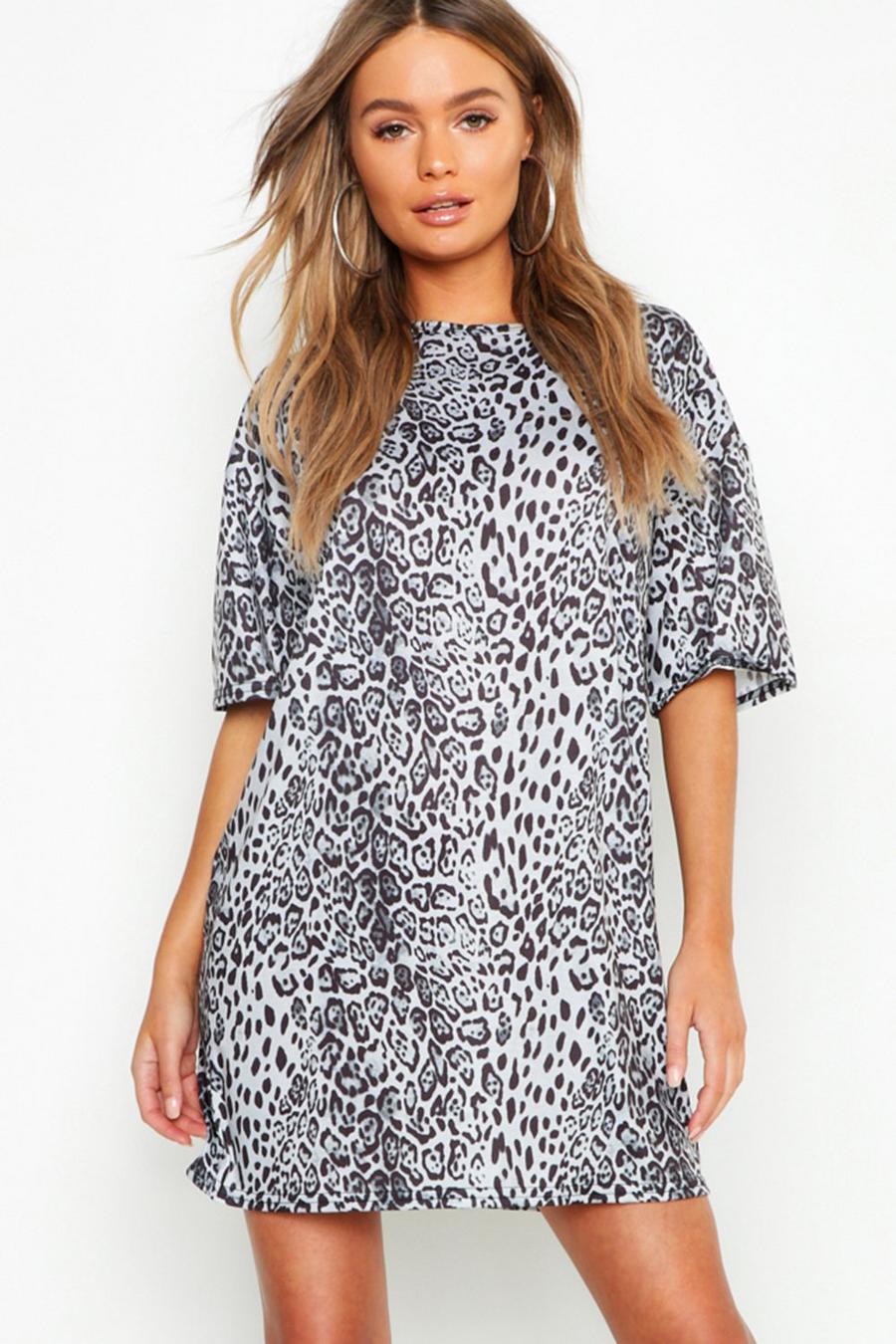 Grey Leopardmönstrad t-shirtklänning i oversize-modell image number 1