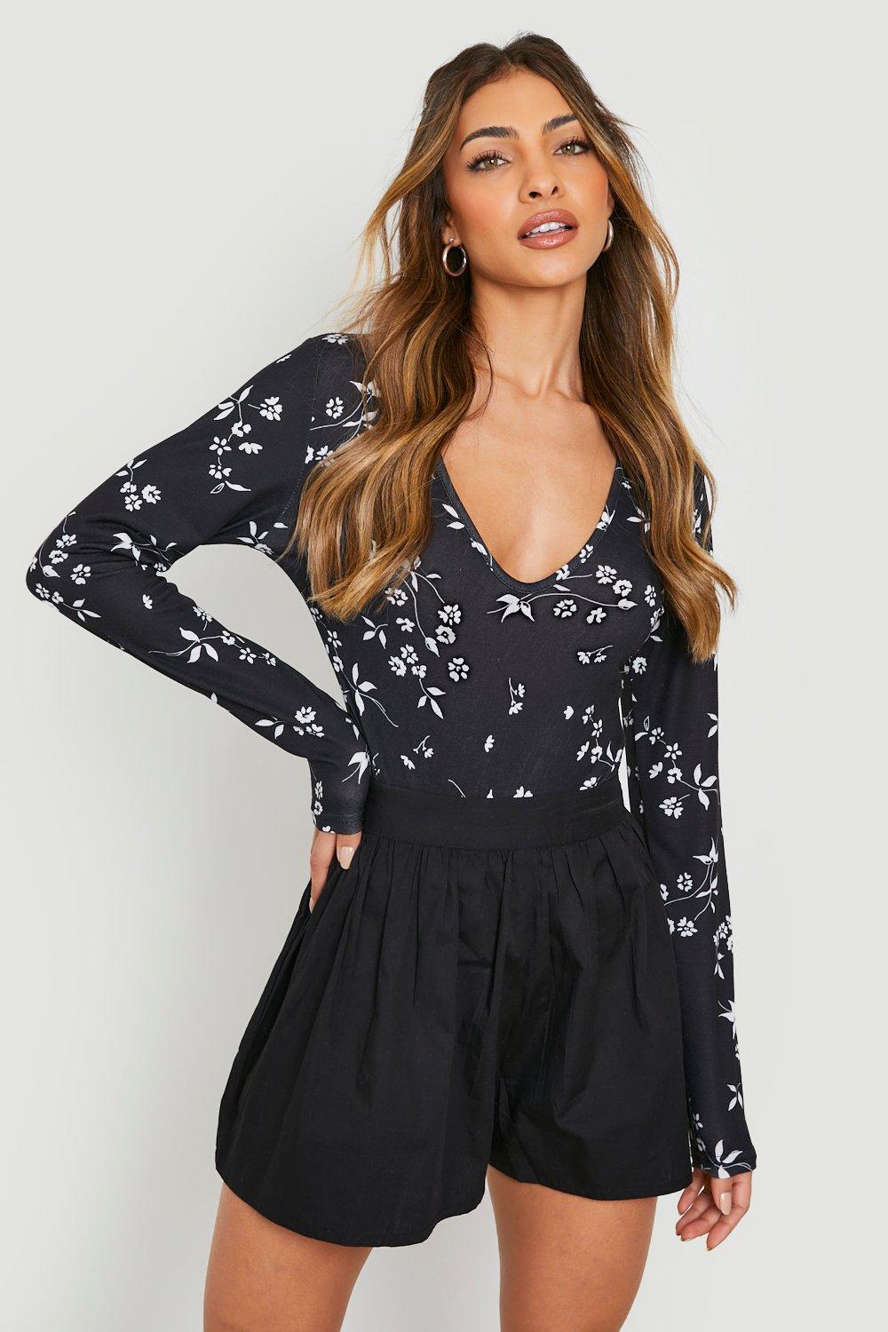 https://media.boohoo.com/i/boohoo/dzz05778_black_xl/female-black-black-floral-v-neck-long-sleeve-bodysuit