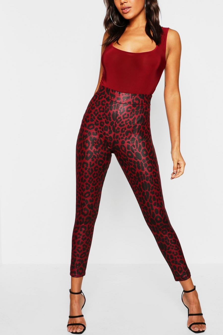 Leggings de cintura alta con efecto mojado y estampado de leopardo rojo image number 1