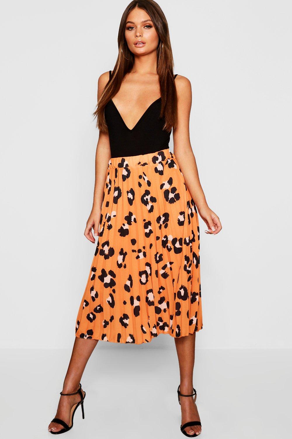 pleated leopard print midi skirt