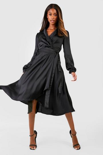 Noir Robe patineuse satinée mi-longue