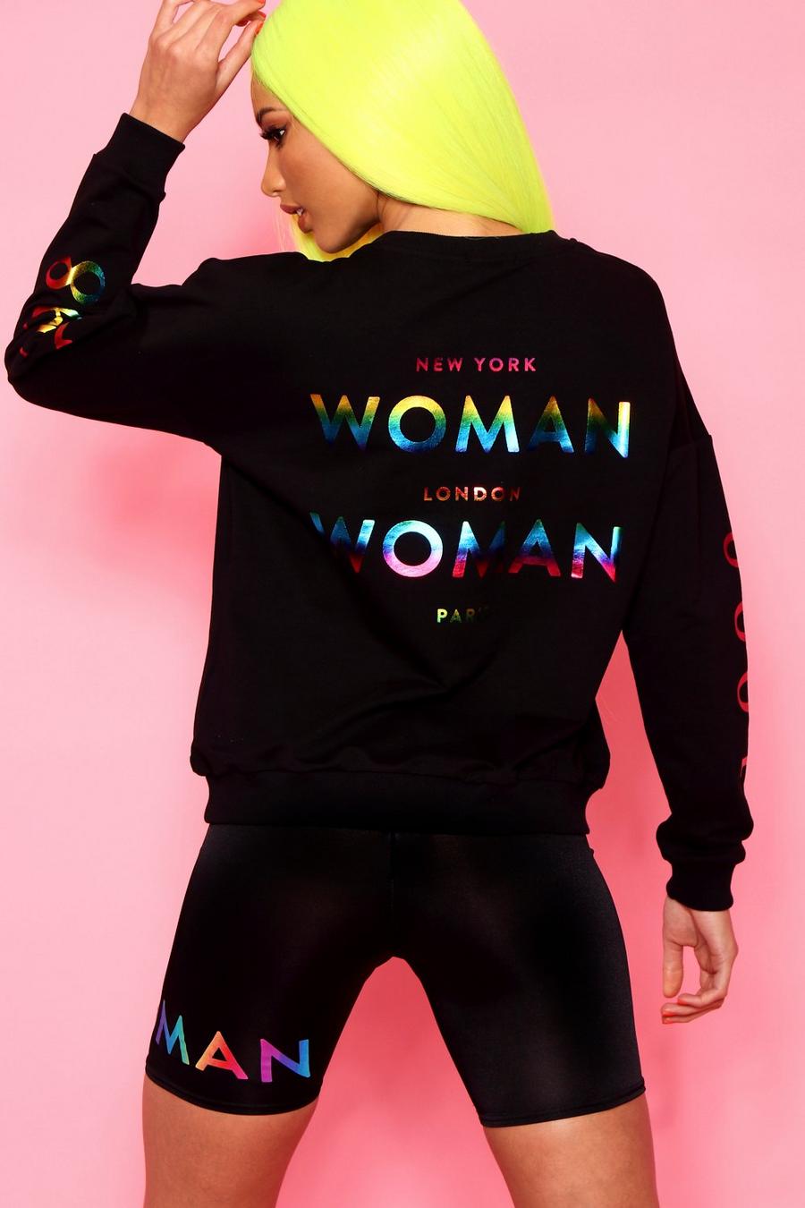 Oversized-Pullover mit Slogan Woman in Regenbogenfarbenem Folienprint image number 1
