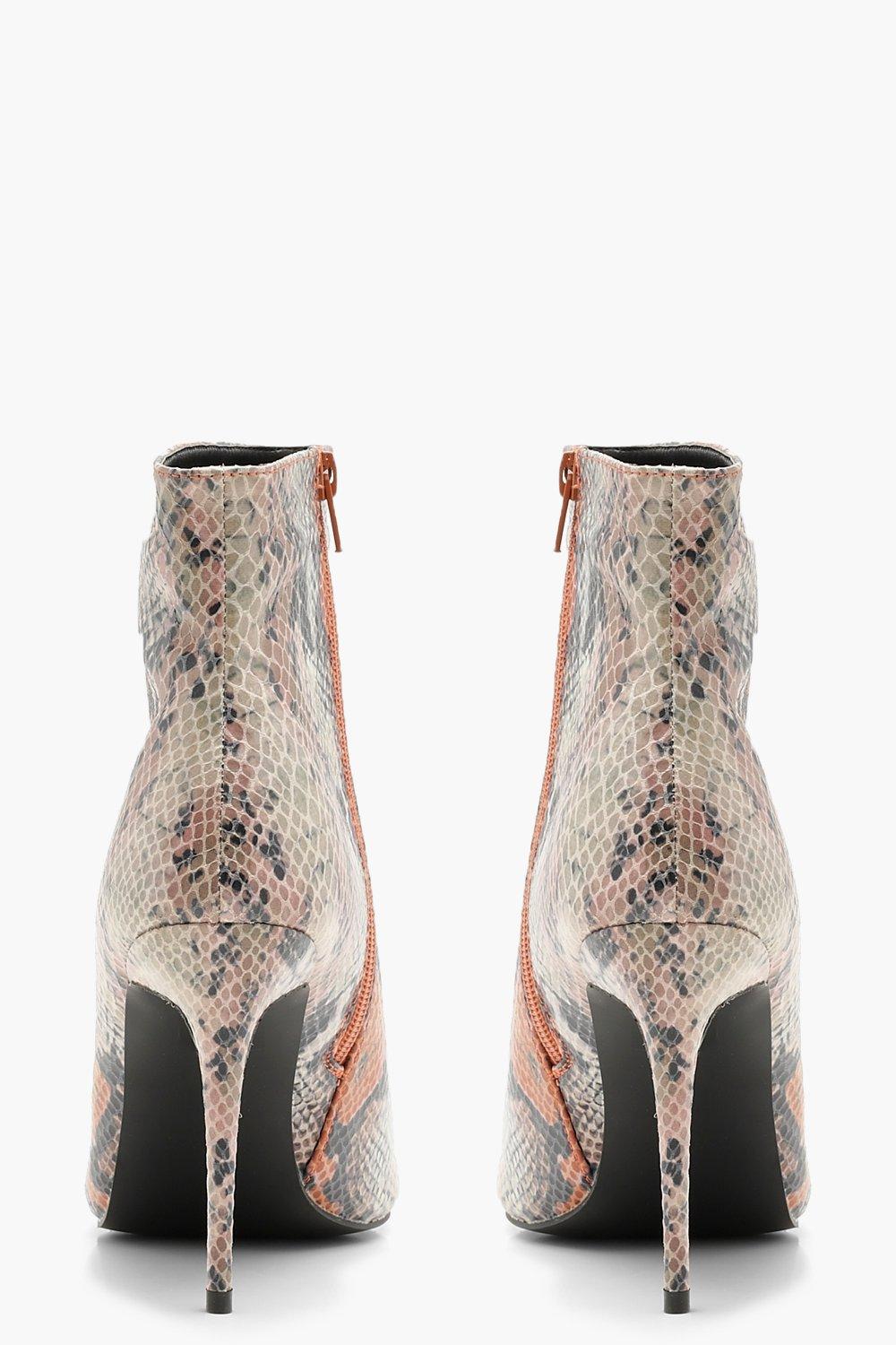 Demostrar Florecer Remo Zapatos estilo botines en punta con taco aguja y efecto de mezcla de  serpiente | boohoo