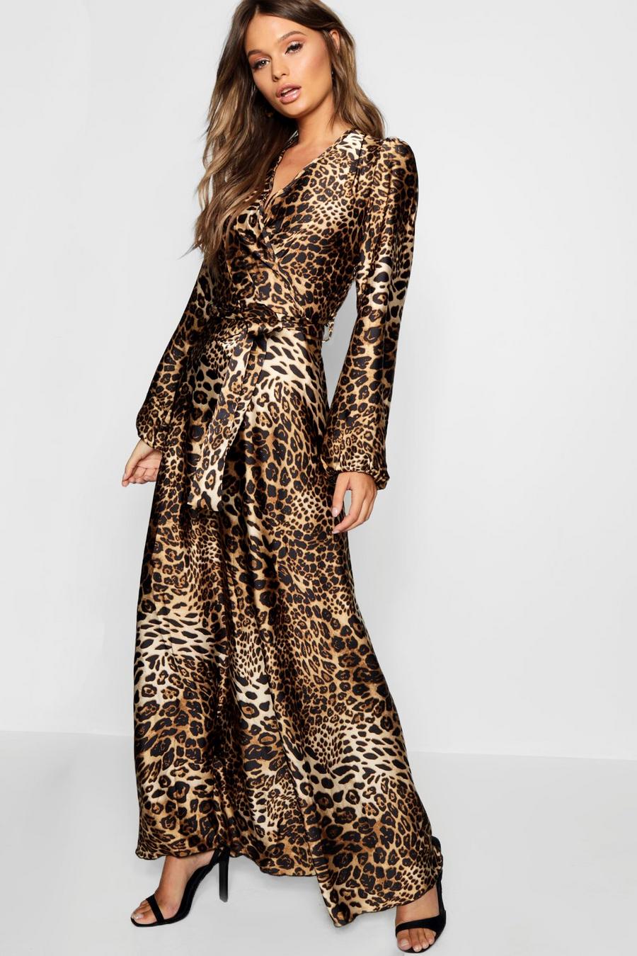Vestido maxi en satén con estampado de leopardo image number 1
