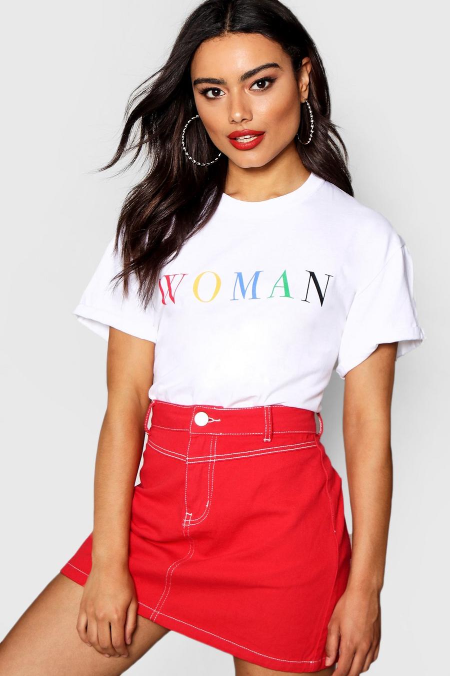 White Woman T-shirt med slogan i regnbågsfärger