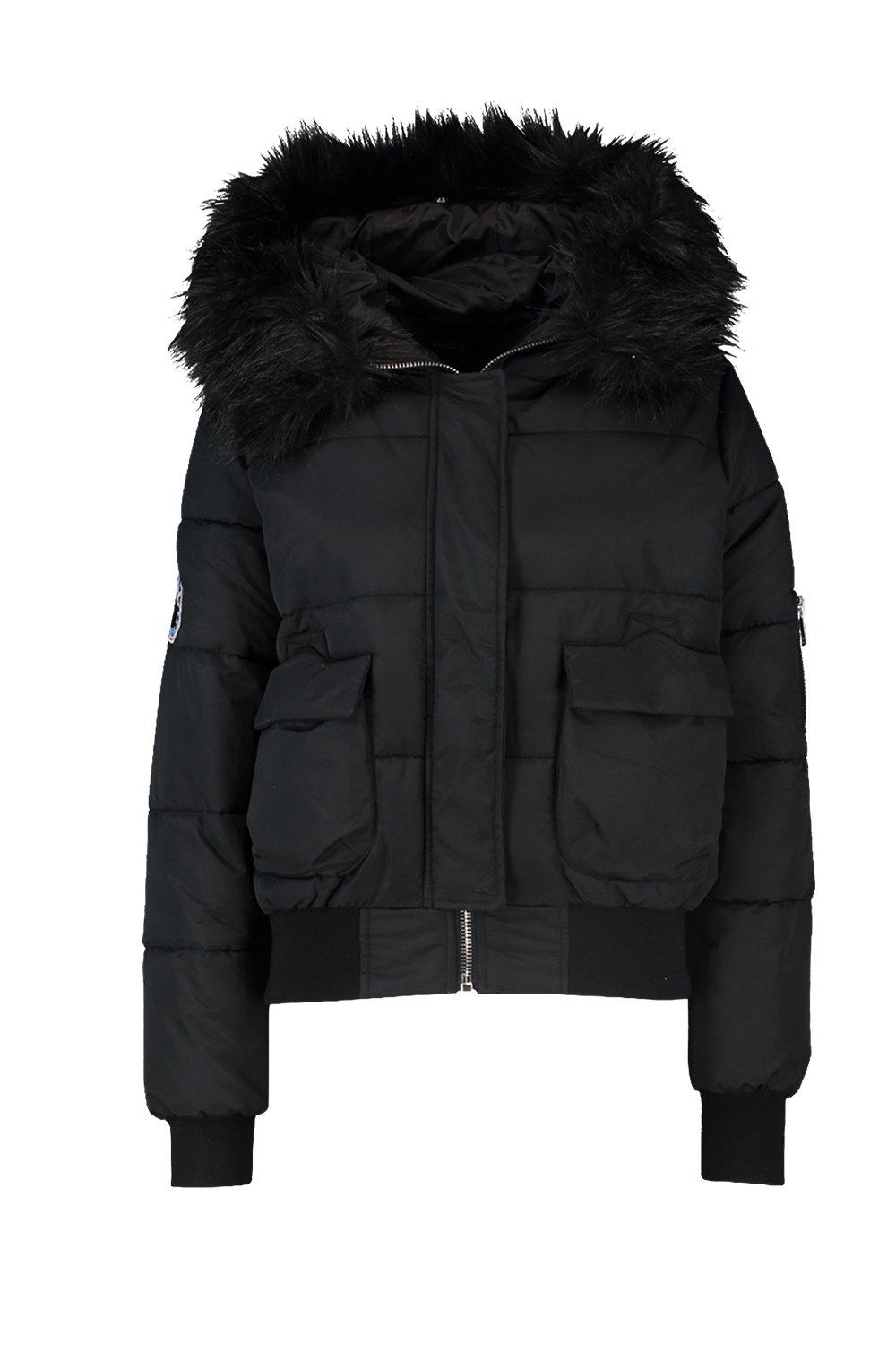 Chaqueta acolchada crop con capucha de sintético negra | boohoo