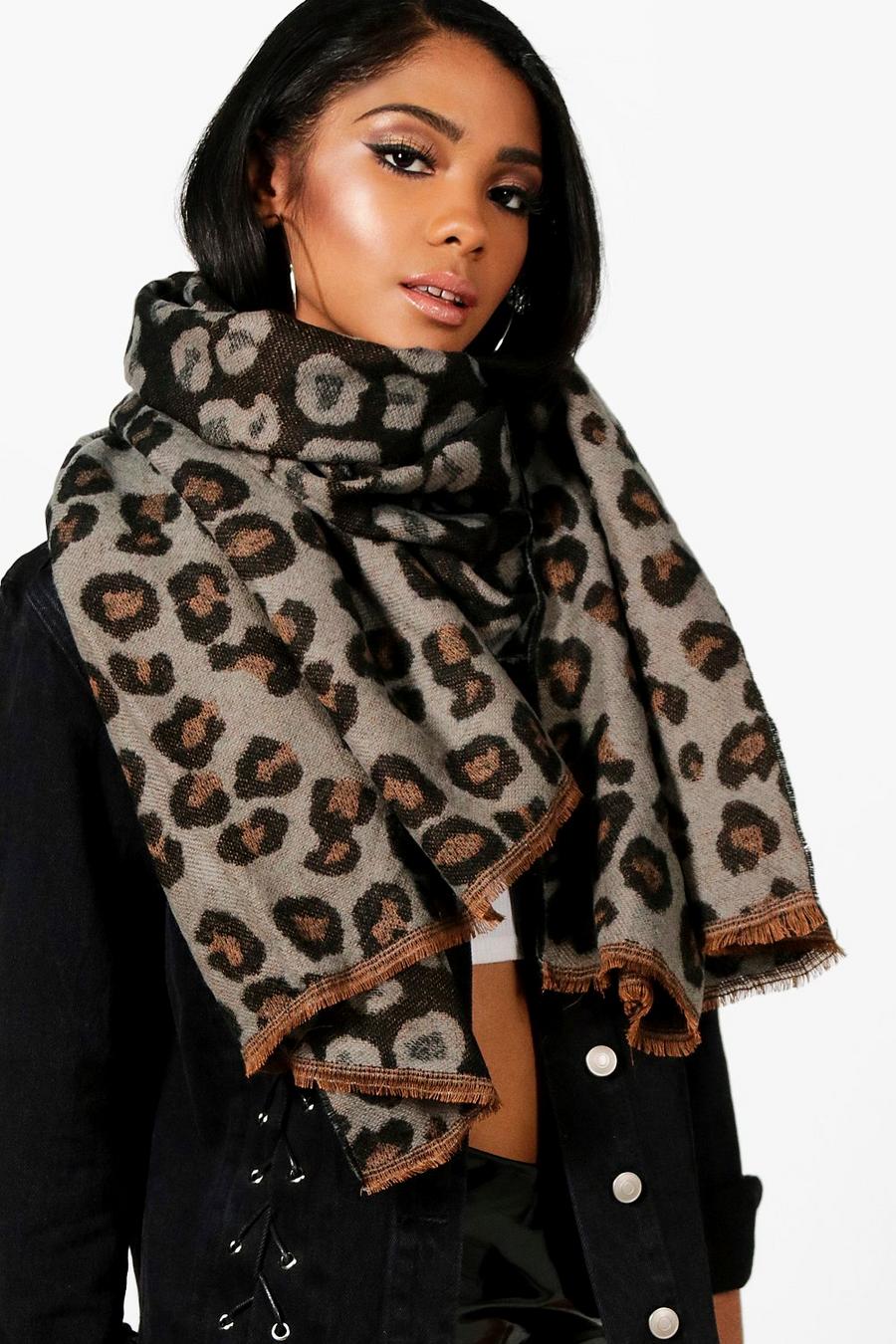 Olivia übergroßer Schal mit Leoparden-Druck image number 1
