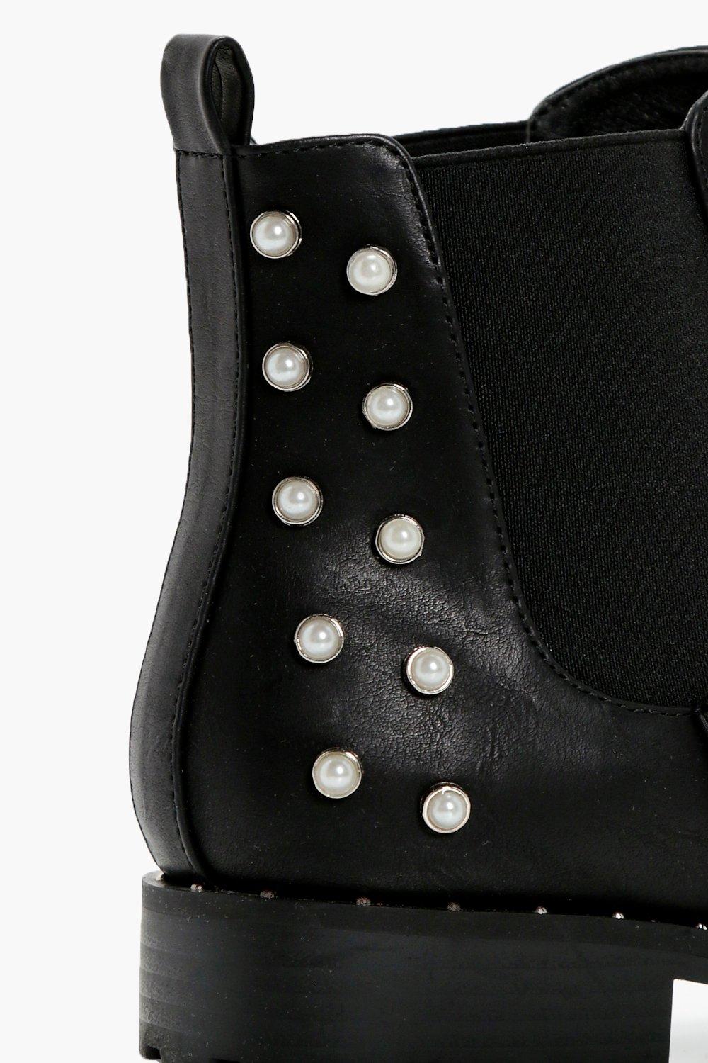 Bottines clous et perles