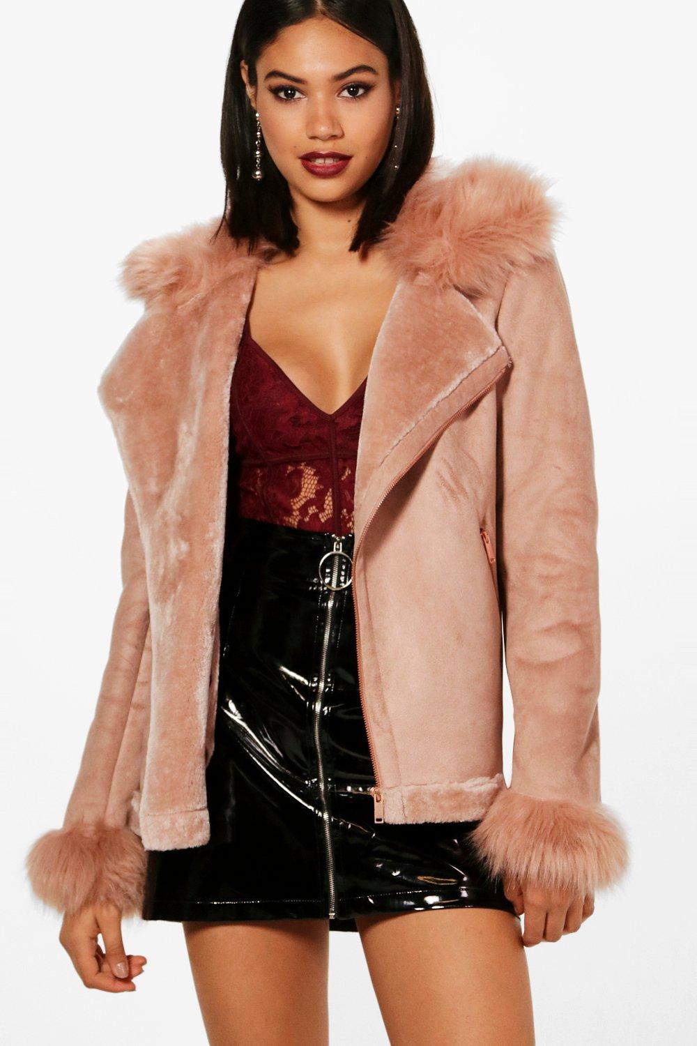 fur and collar