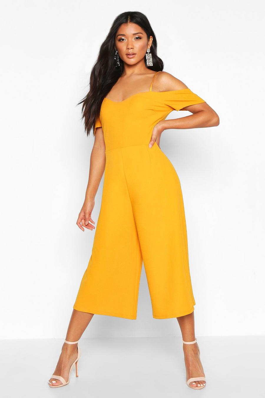 Mustard Jumpsuit i culottemodell med bara axlar image number 1