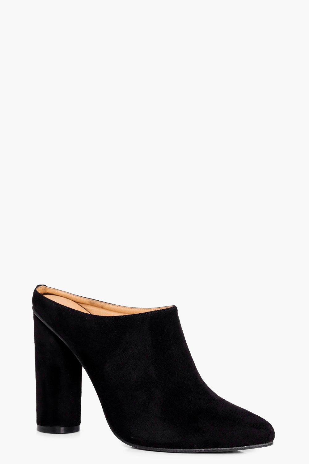 black closed in heels