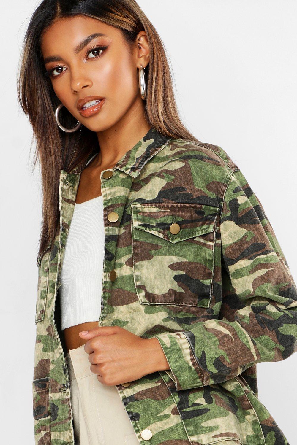 Chaqueta vaquera de camuflaje con lavado de cido