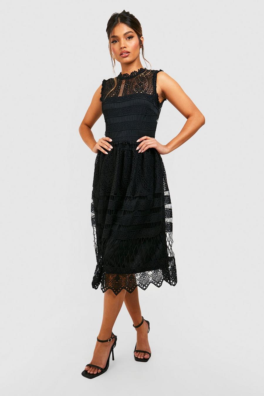 Black svart Boutique Lace Skater Bridesmaid Dress image number 1
