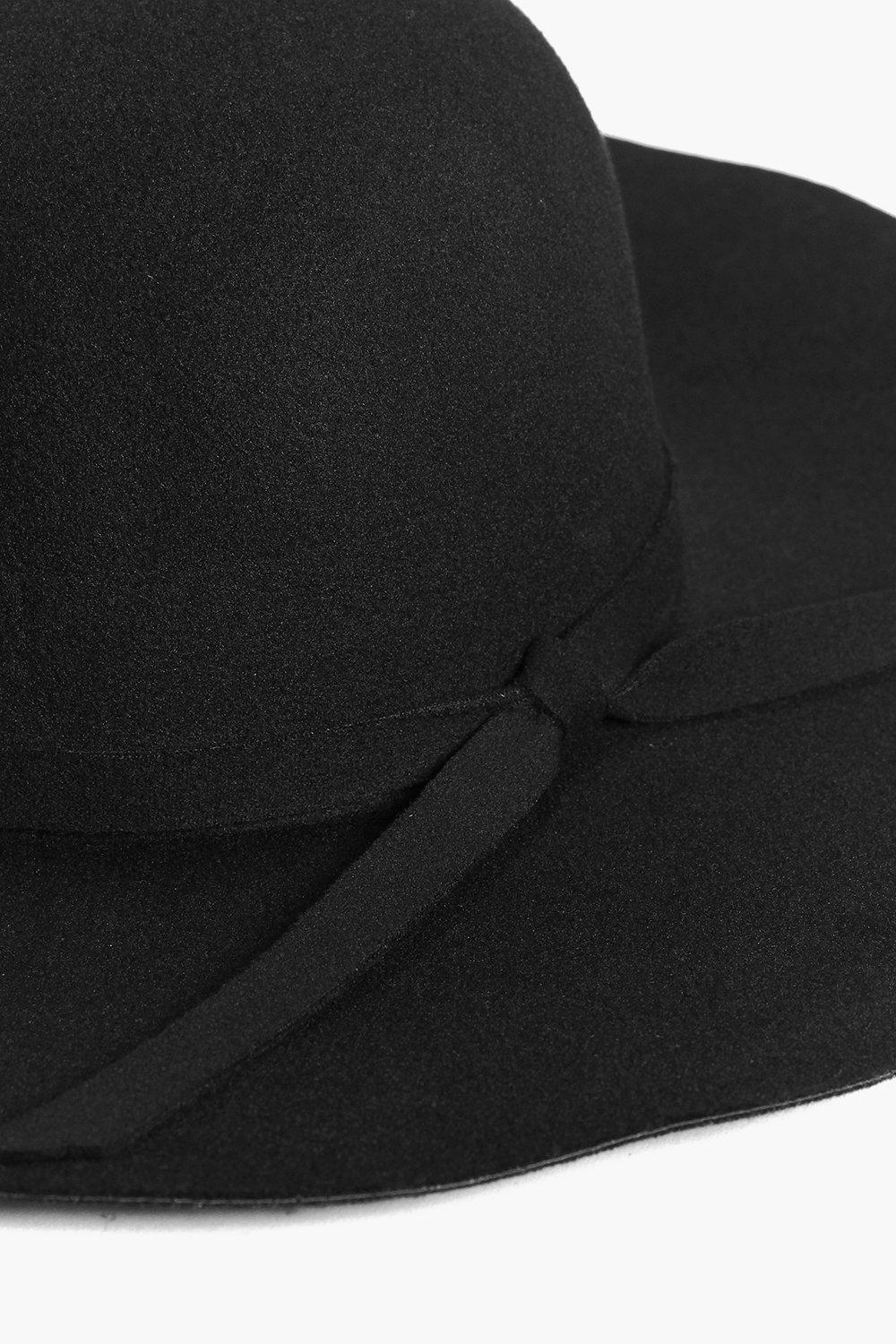 black floppy hat