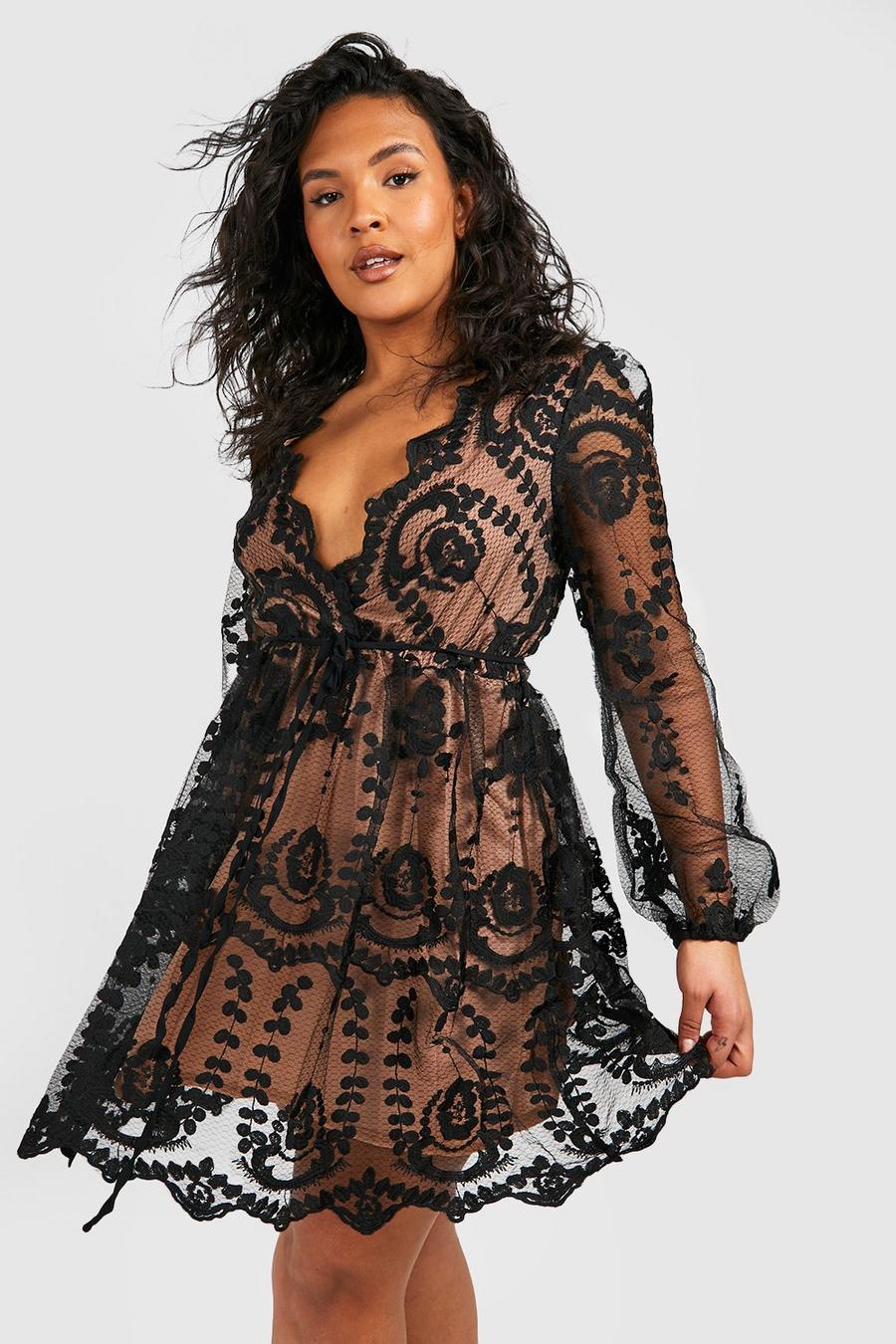שחור black שמלת סקייטר בוטיק עם תחרה ומחשוף עמוק
