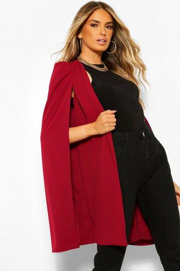 Veste légère longue style cape en tissu crêpe berry