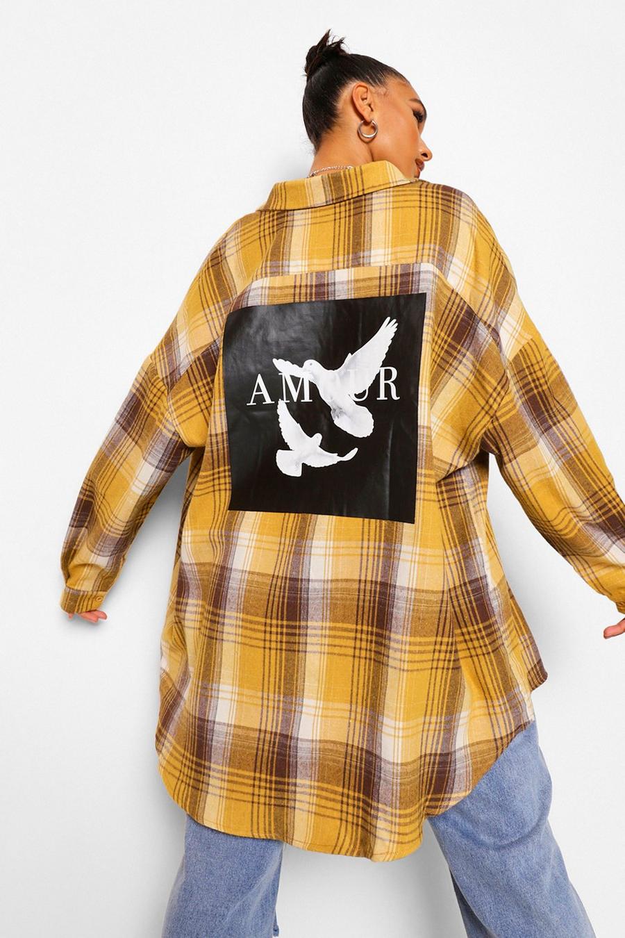 Camicia Boyfriend a quadri con stampa Amour con colombe sul retro, Senape image number 1