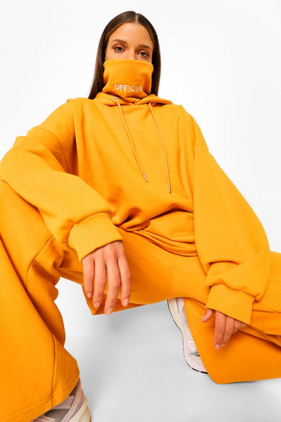 Mustard Oversize hoodie med snood och slogan image number 1
