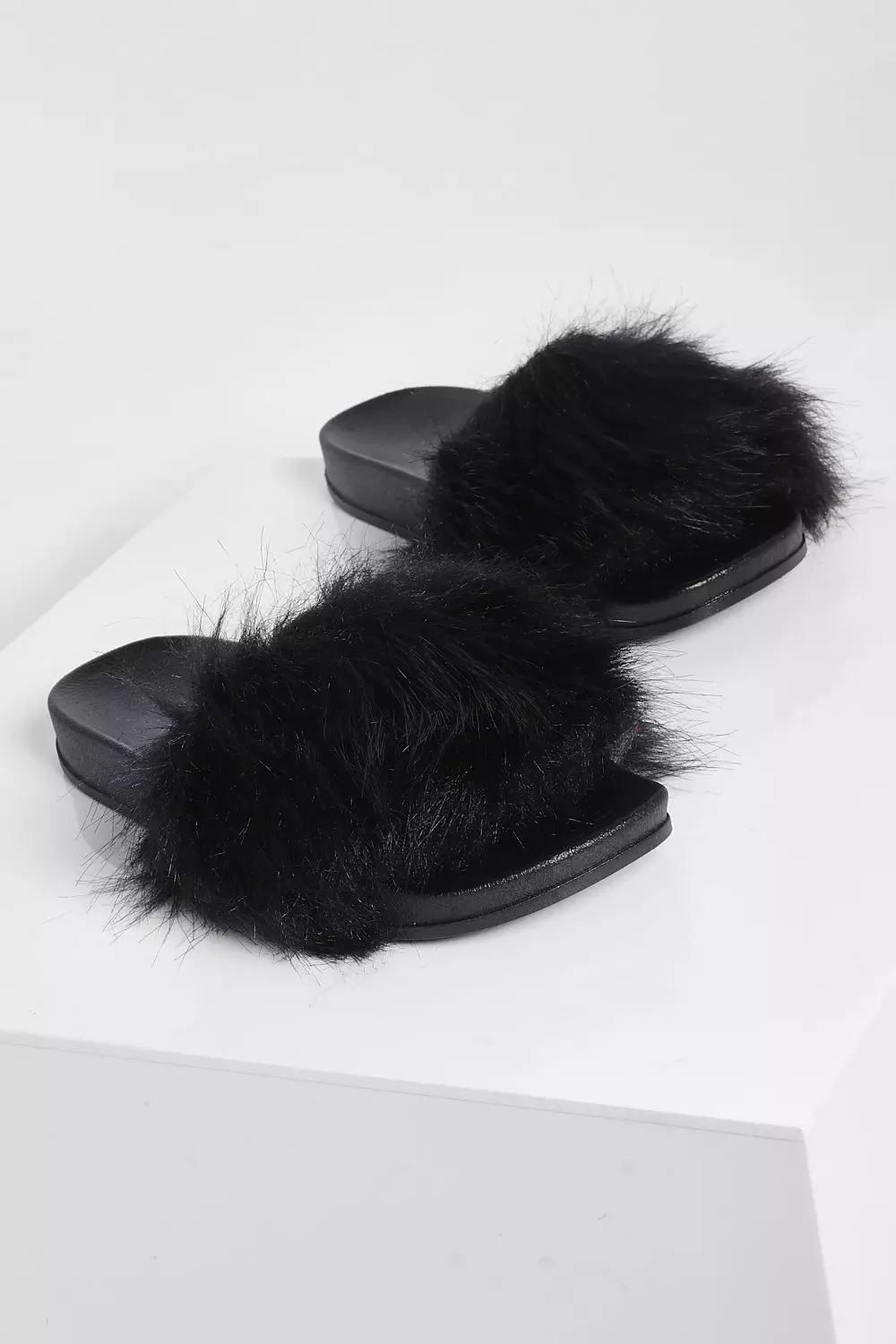 Black best sale fur sliders