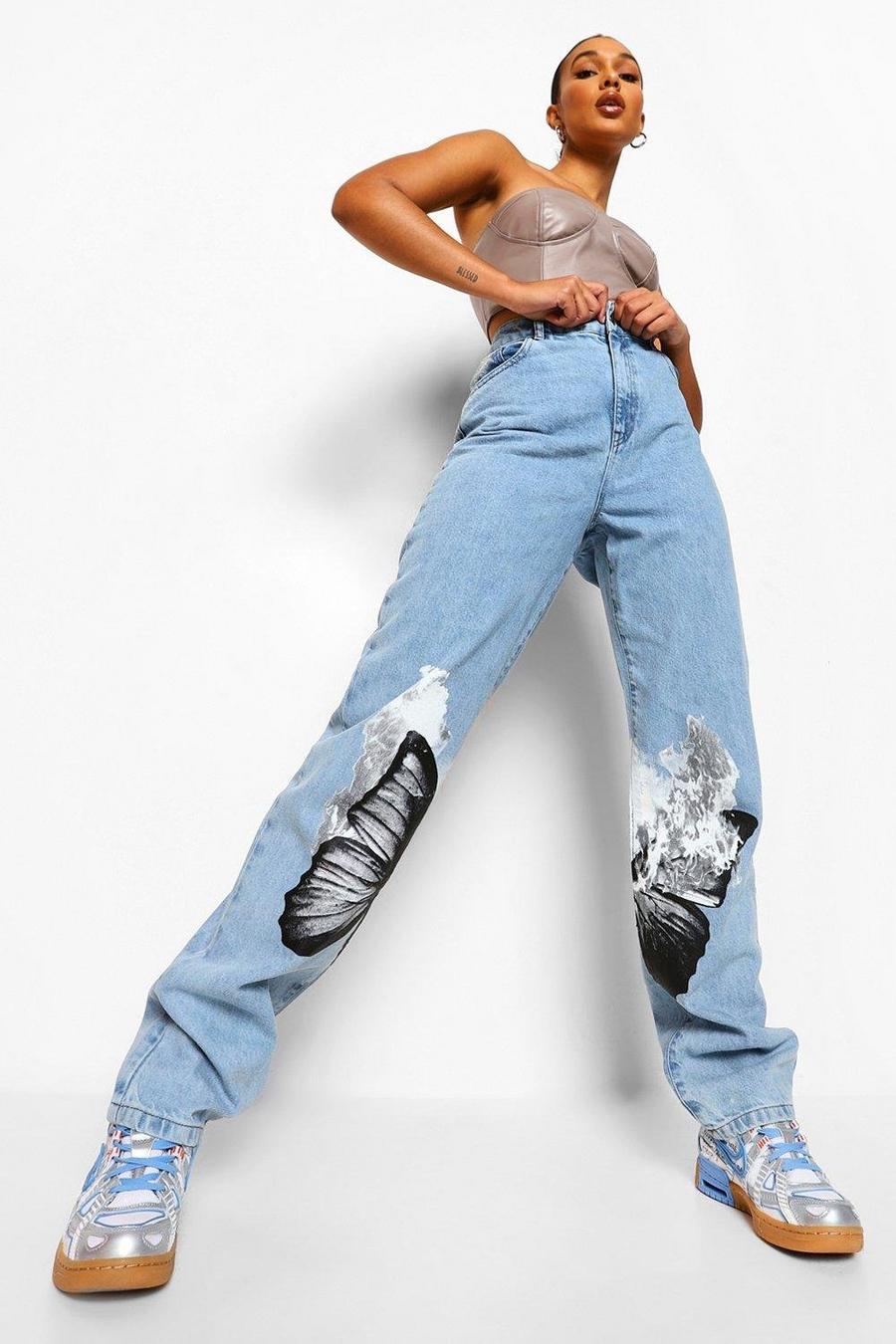 כחול ביניים ג'ינס בגזרת בויפרנד עם הדפס פרפר  image number 1