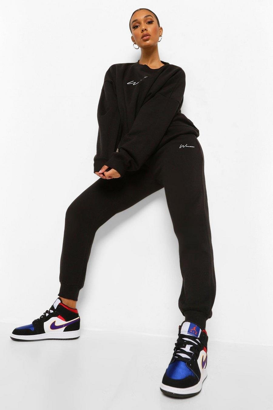 Black Woman Oversize träningsoverall med sweatshirt och brodyr image number 1