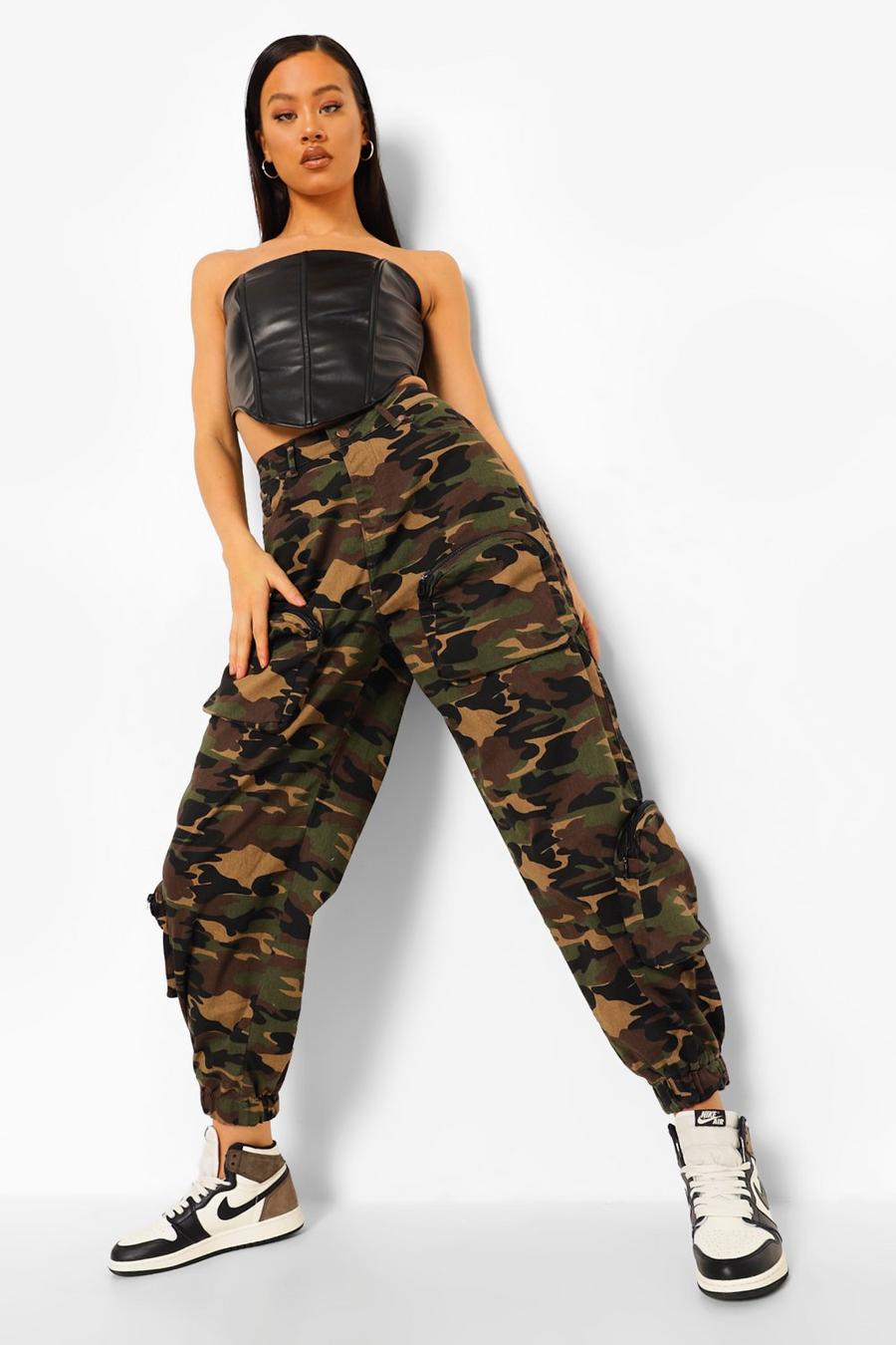 Cargo-Jeans mit 3D-Camo-Tasche, Camouflage image number 1