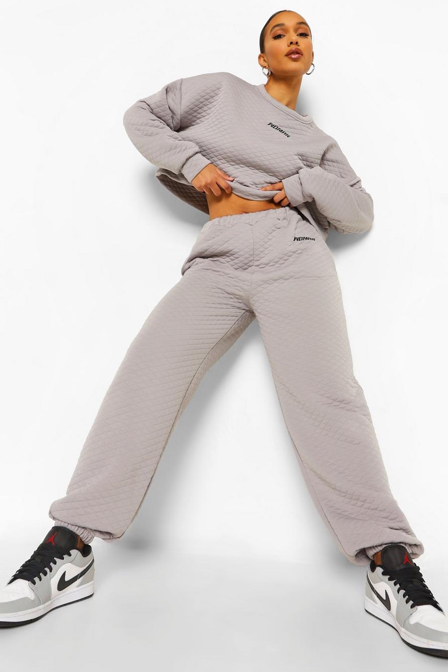 אפור מכנסי ריצה אוברסייז בסריגת וופל וכיתוב Woman ארוג image number 1