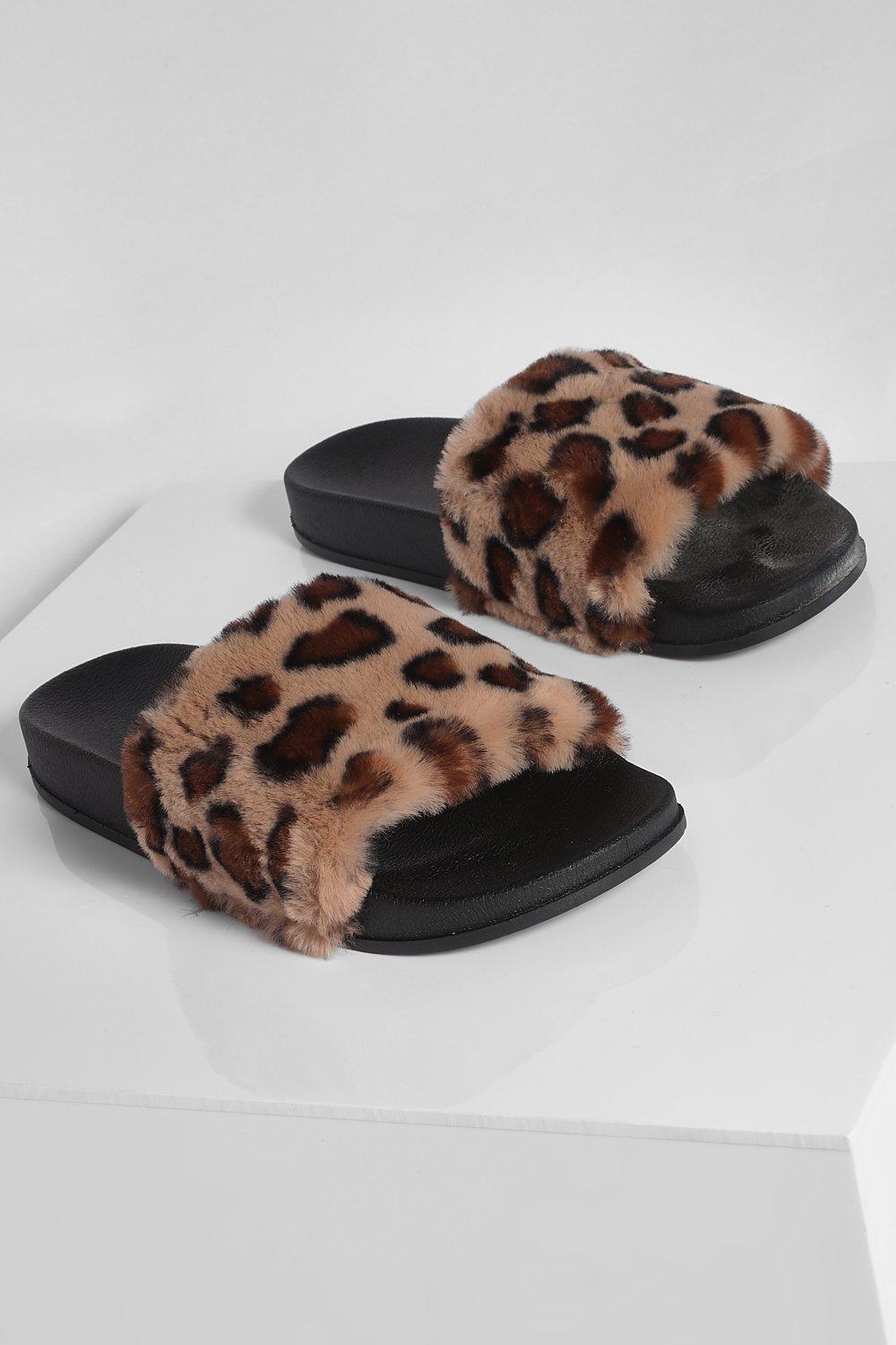 claquette fourrure homme de marque