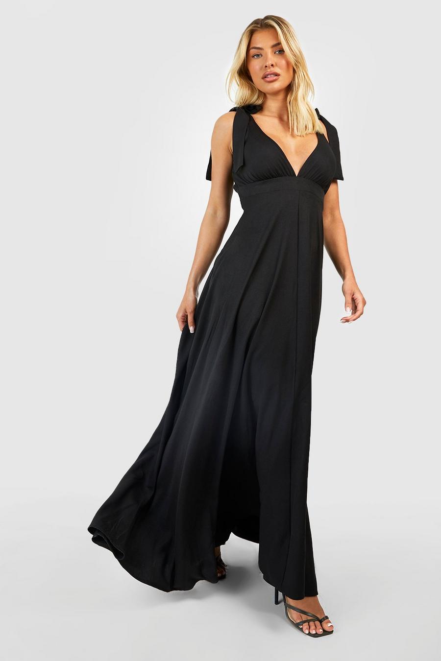 שחור שמלת מקסי עם מחשוף עמוק וכתפיות עם קשירה