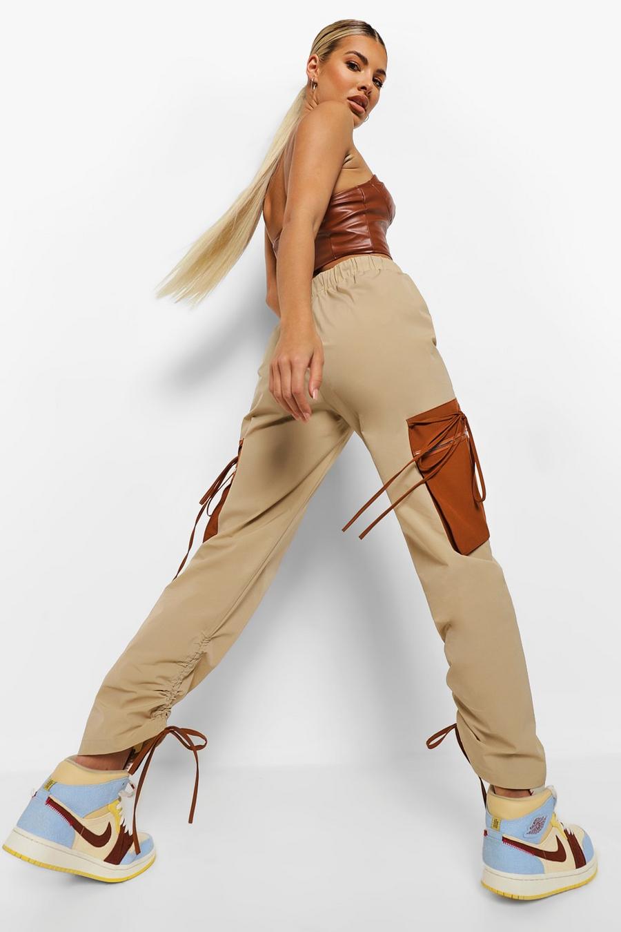 Pantalones de estilo militar con bloques de color y bajo con cordón ajustable , Arena image number 1