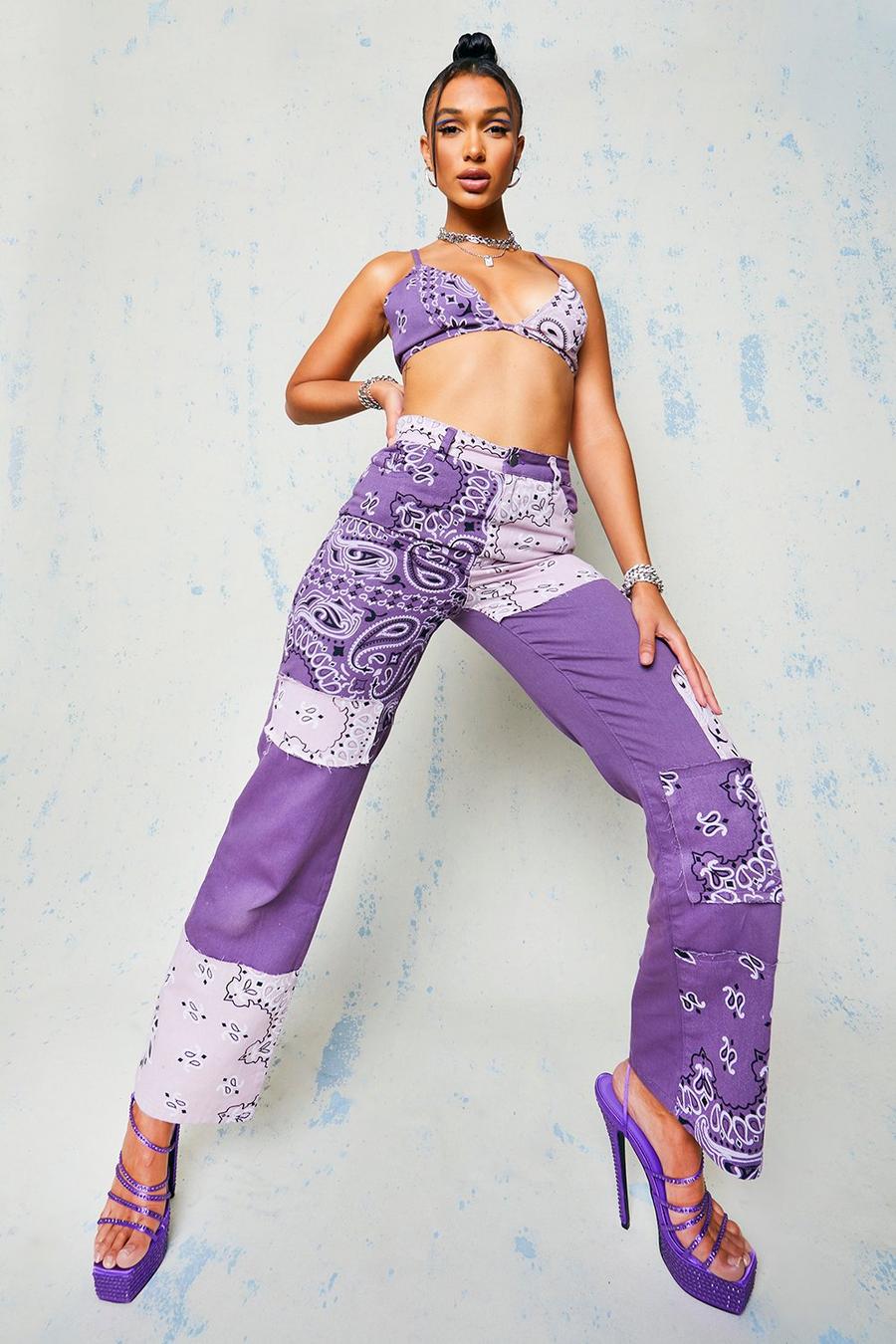 Boyfriend-Jeans im Patchwork-Design mit Bandana-Print, Violett image number 1