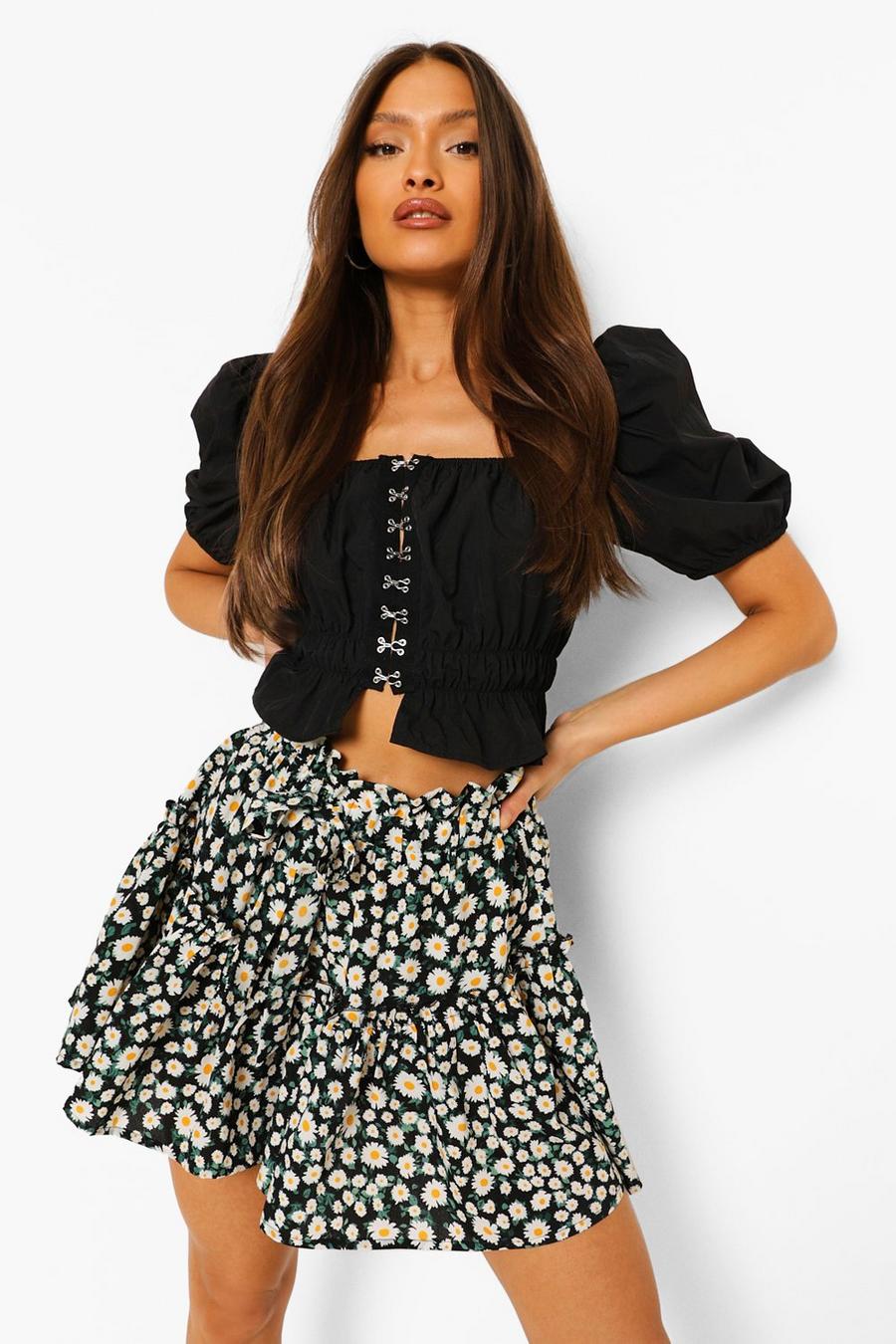Black Daisy Floral Woven Ruffle Flowy Shorts image number 1