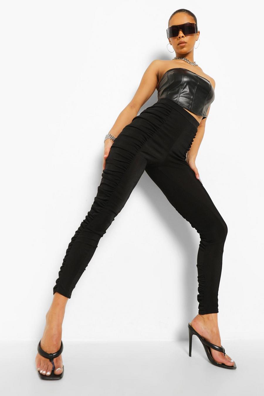 Strukturierte Hose aus glänzendem Jersey mit seitlicher Raffung, Schwarz image number 1
