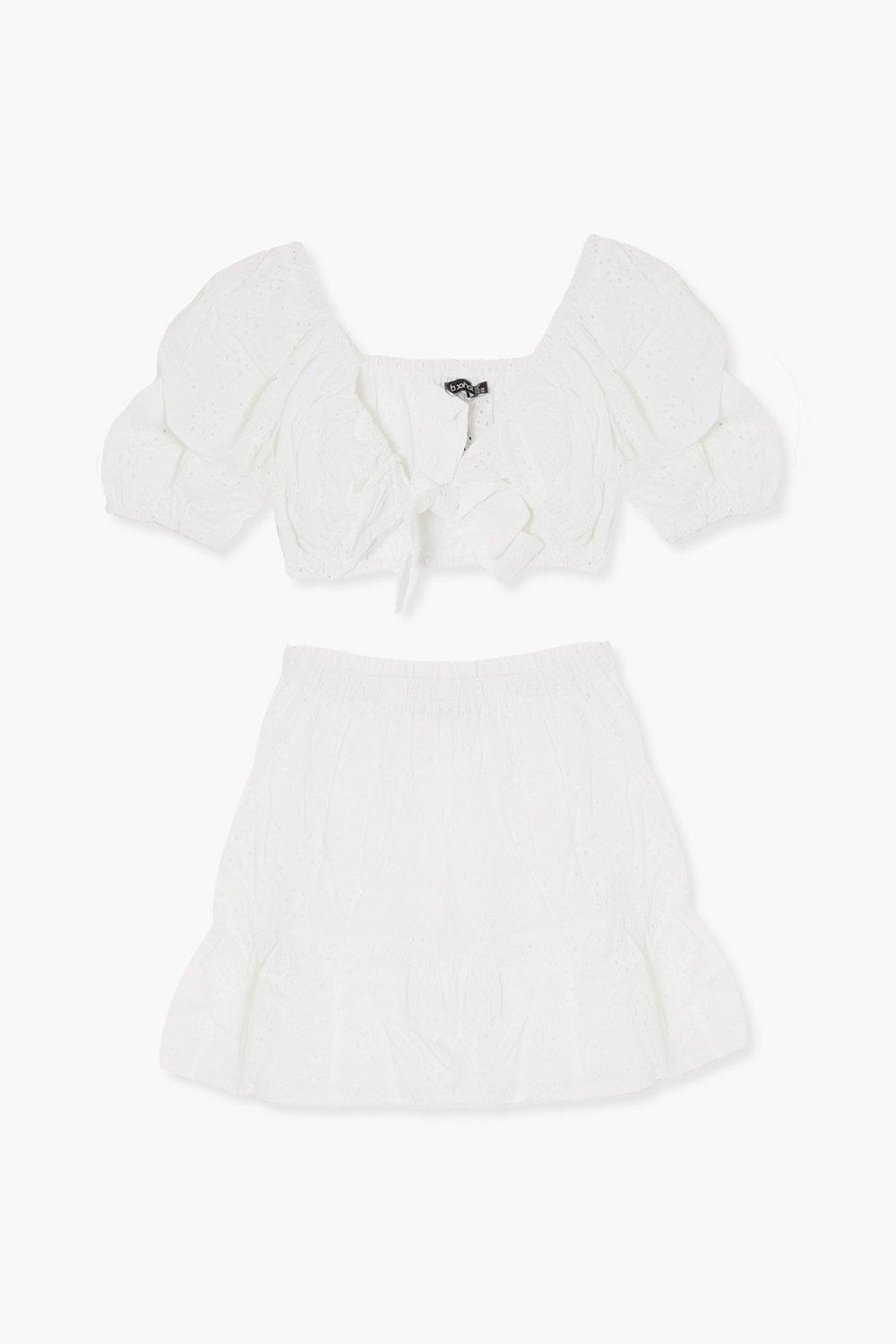 White ruffle hem sales top