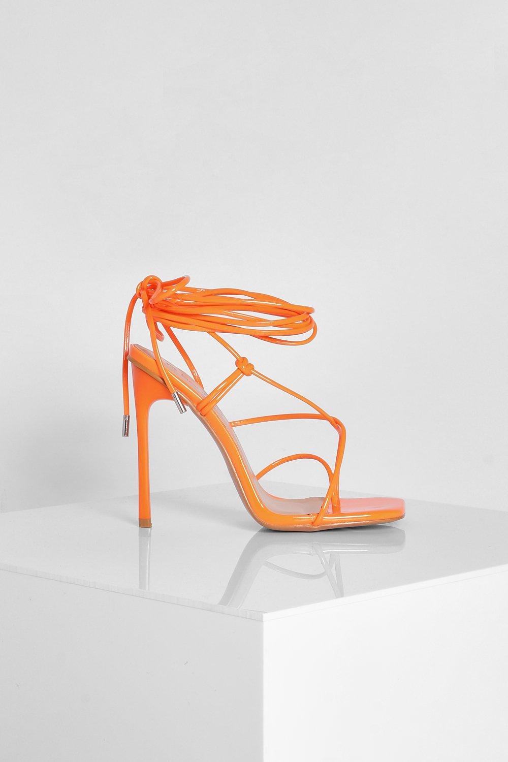 Eckige Riemchensandalen zum Schnuren boohoo DE