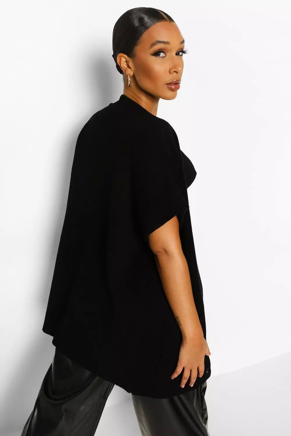 Black Sleeveless Cardigan alternative image