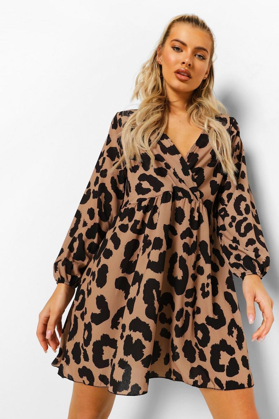 Vestido holgado cruzado con estampado de leopardo, Marrón